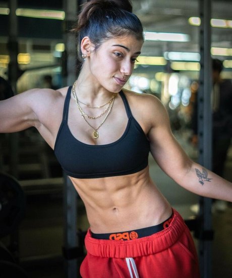 Sara Saffari erotic star pics