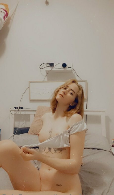 torchofdefiance sexy actress image