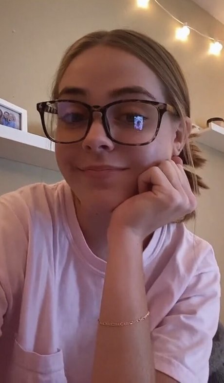 Lauren Mae sexy star pics