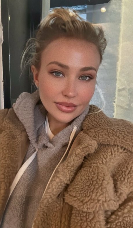 sophiereadeofficial model perfect pictures