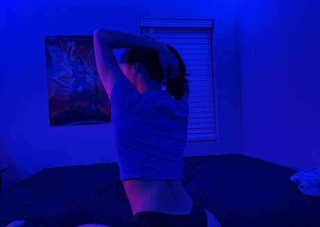 kinsleyalyse naked model galleries