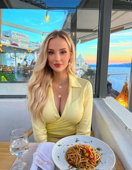 valeriecody model perfect pic