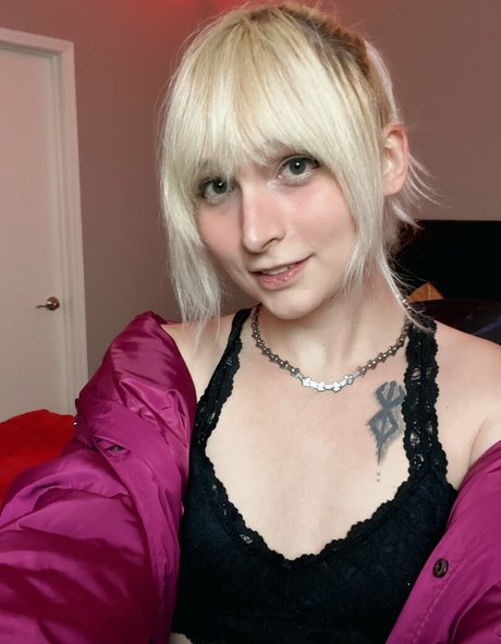 RoseWaltzEX model pornographic image