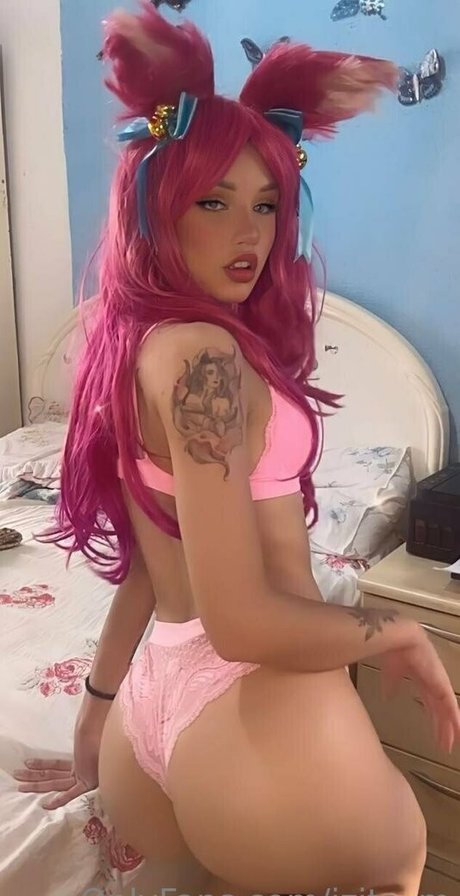 famous girls onlyfans hot nude photo