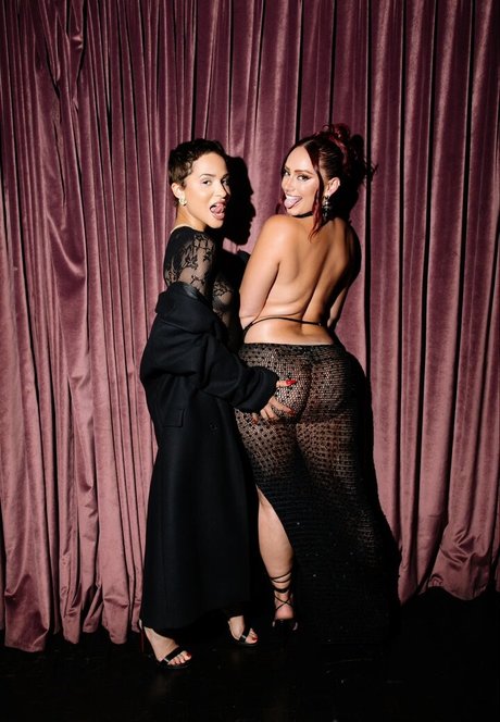 Yesjulz pornographic actress img