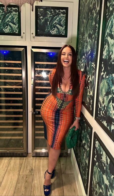 Yesjulz pornstar naked gallery