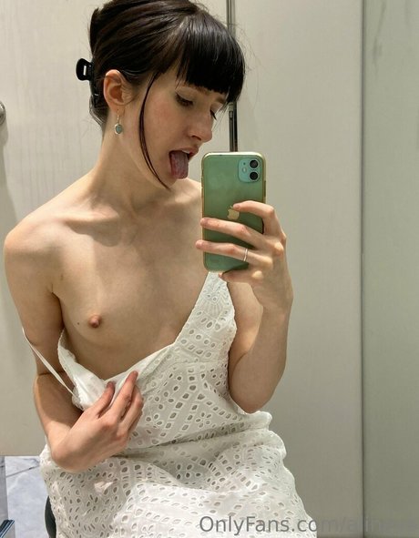 alinevs beautiful model photo