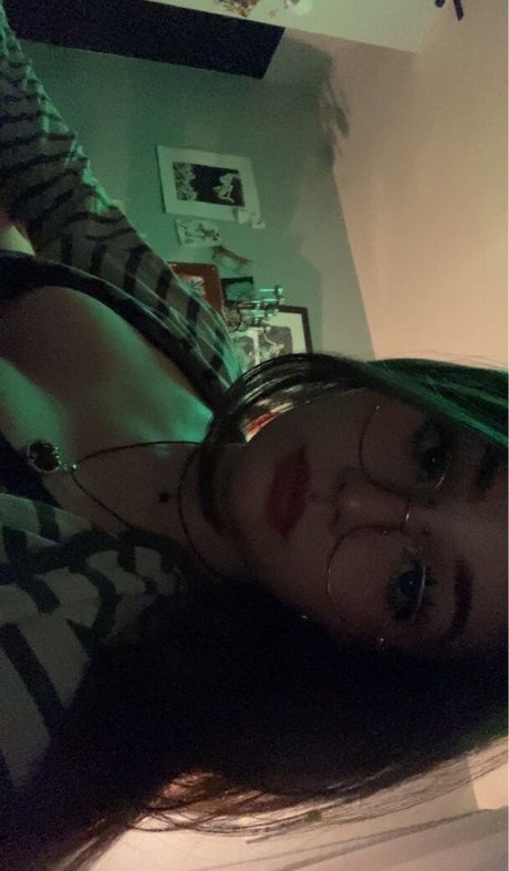 The slutty grunge star hd photos