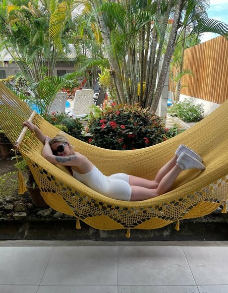 biglivvv pornstar adult picture