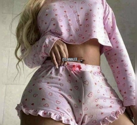 its analee__ model beautiful pictures