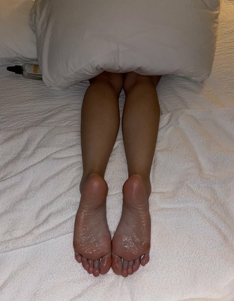 Kylie Toecandy hot model gallery