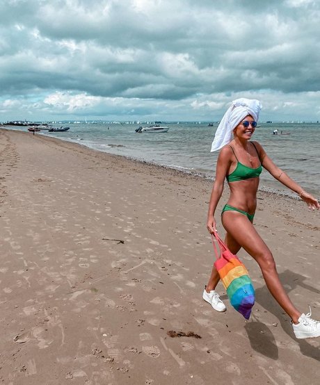 Danni Menzies Profile pic