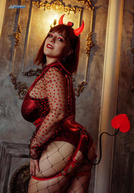 Aili Winter hot model picture