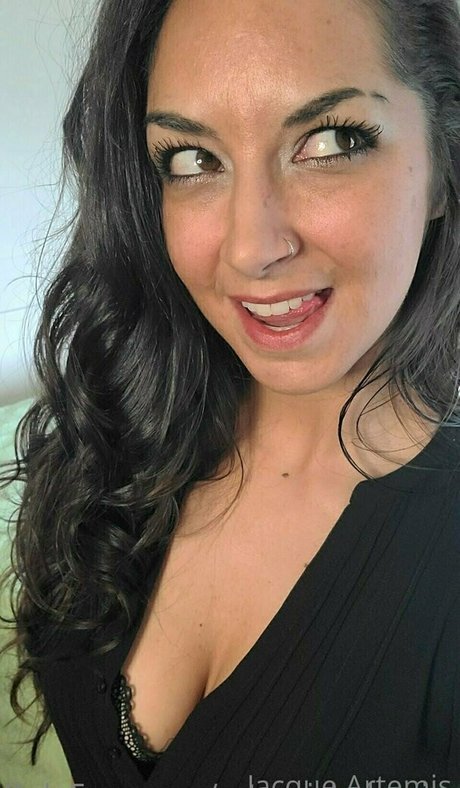 artemisbehaving xxx actress photos