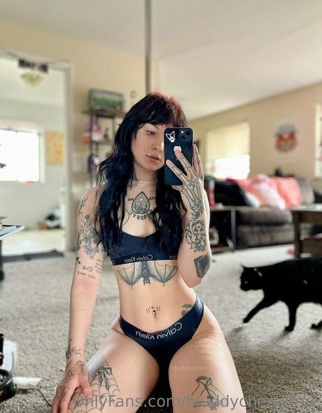 bluddycherryfree pretty model photos