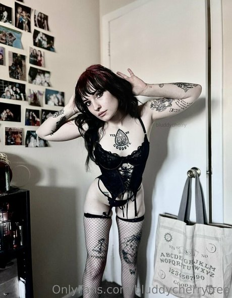 bluddycherryfree pretty pornstar img