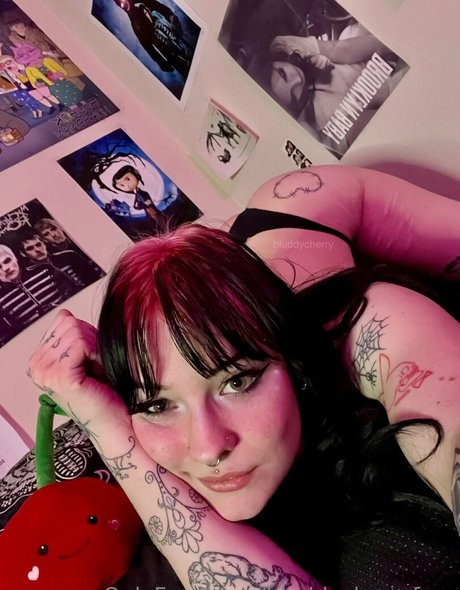 bluddycherryfree pretty actress pic