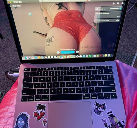 bluddycherryfree pornographic model photo