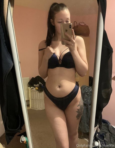 cara99xx exclusive model photo