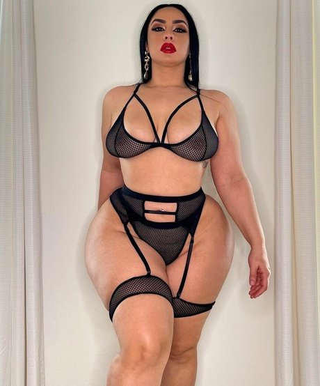 Selene Castle star naked pics