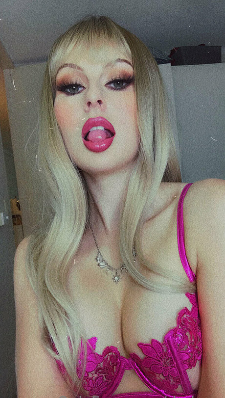 Rhyleep hot pornstar gallery