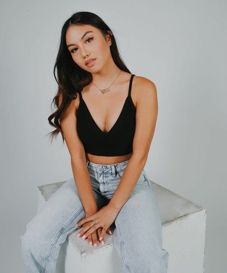 Jayka Noelle star sexy pic