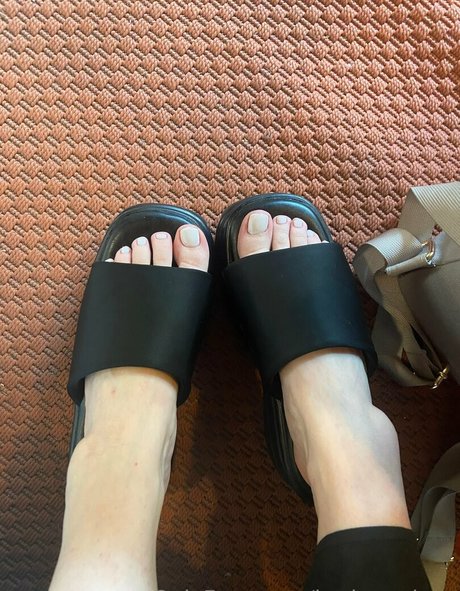 Brokenmirror__ free pornstar pictures