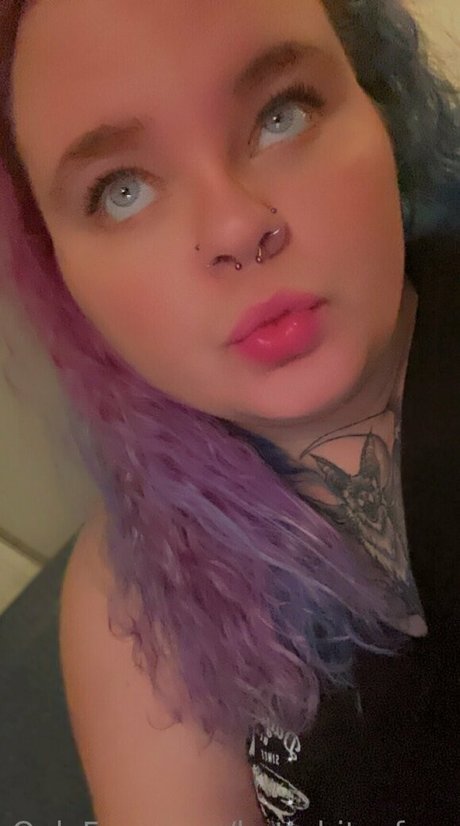 battybitxxfree model beautiful photo