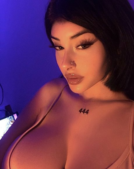 Paaaubg nude actress photos