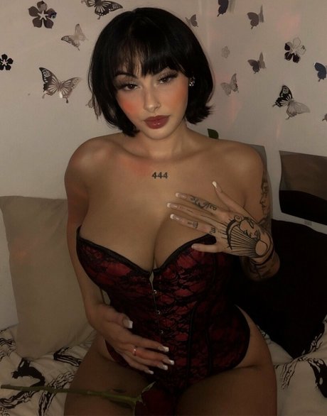 Paaaubg model nude image