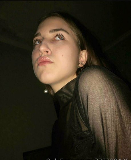 your lavinia art model pics