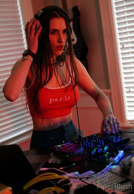 mommy onlyfans sexy image