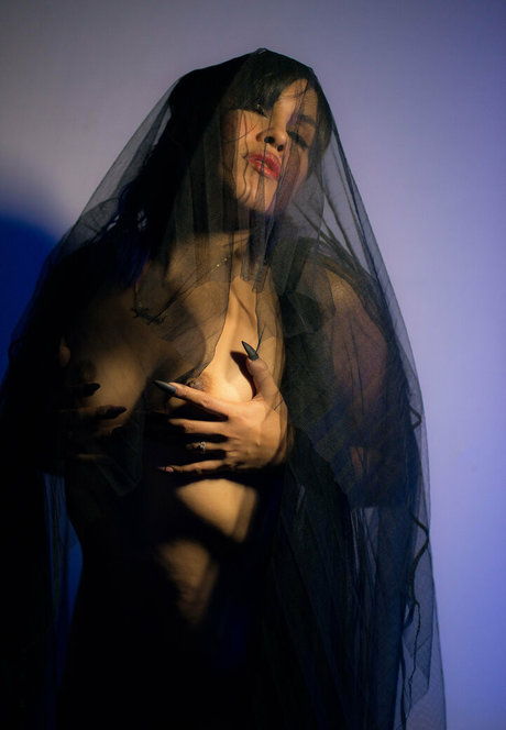 alheelove pretty model photo