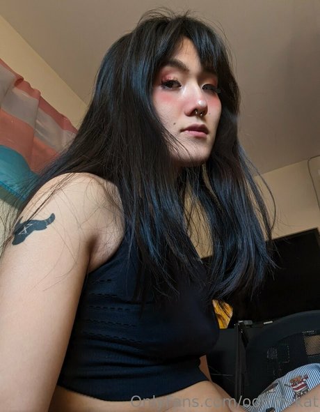 oomfiekat model perfect pic