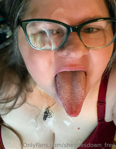 shegoesdown free hd model image