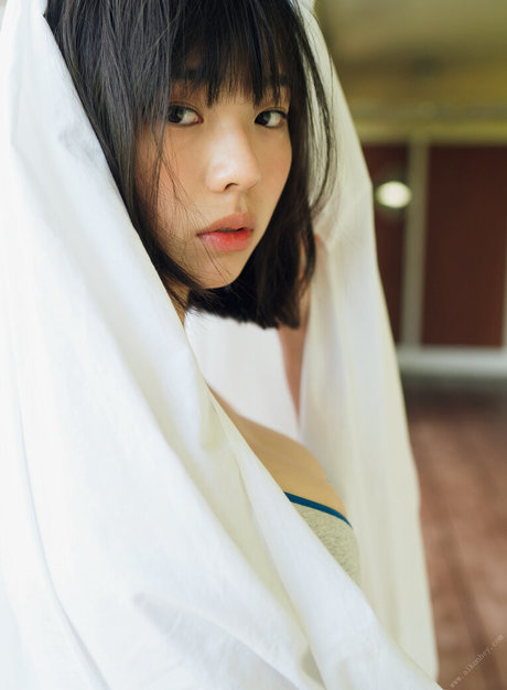 Kikuchi Hina nude model photos