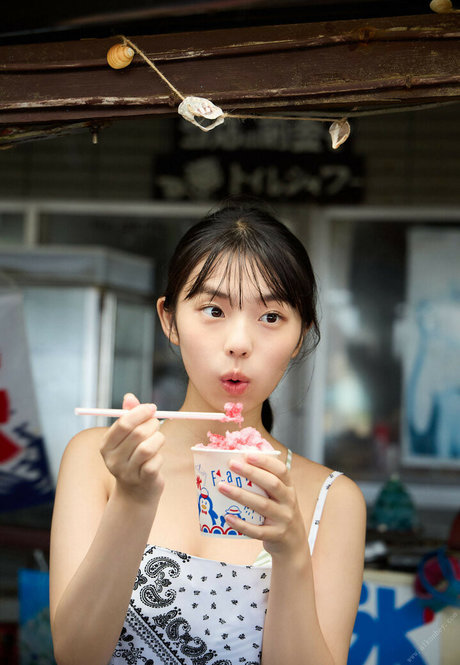 Kikuchi Hina naked pornstar pictures