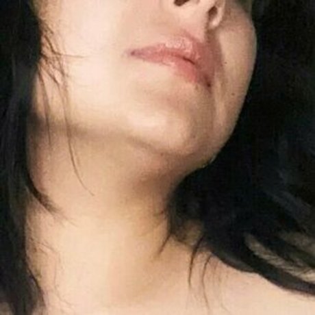 queenathalia hot model pics