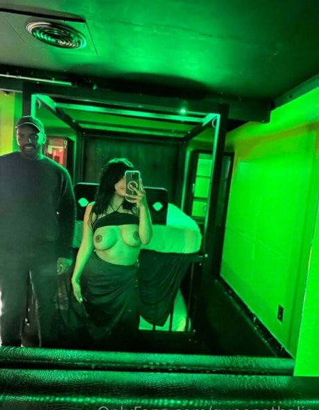 queenathalia pornstar hot pic