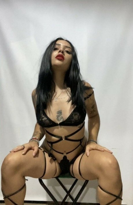 Sandrasky model art galleries