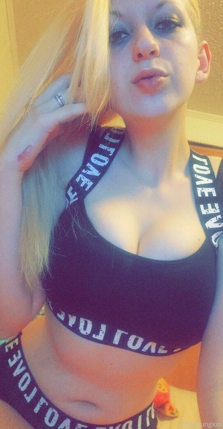 sofieyoungxxx model porn image