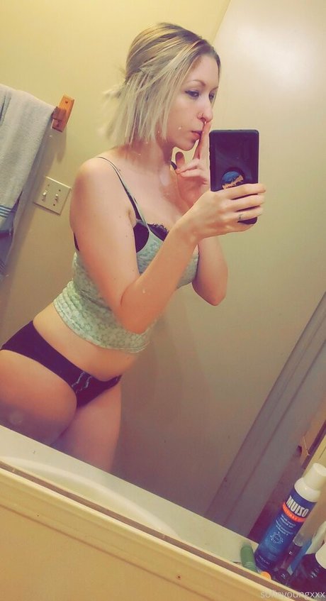 sofieyoungxxx pornographic actress gallery