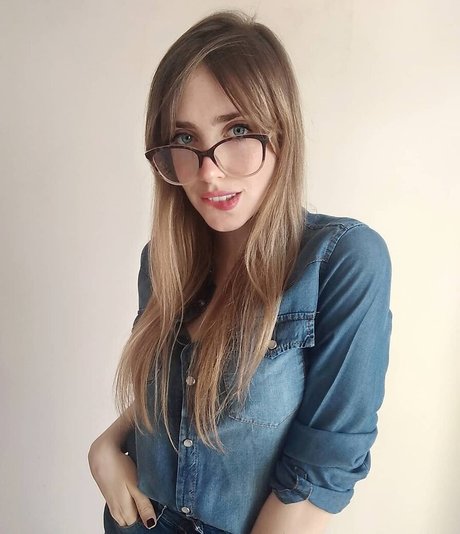 Magui Ansuz exclusive model galleries