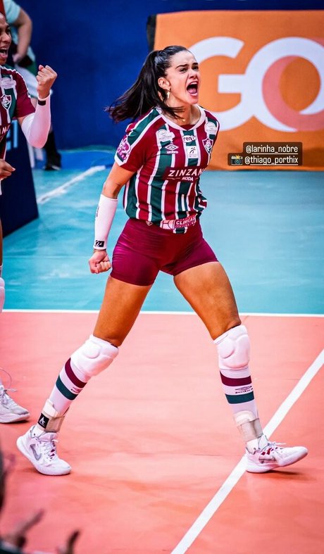 Lara Nobre hot model img