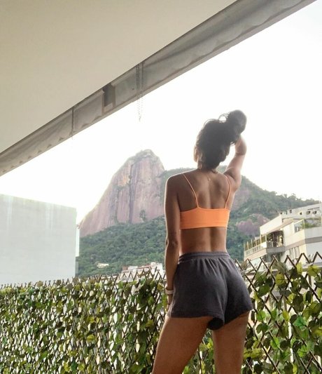 Lara Nobre pornographic actress archive