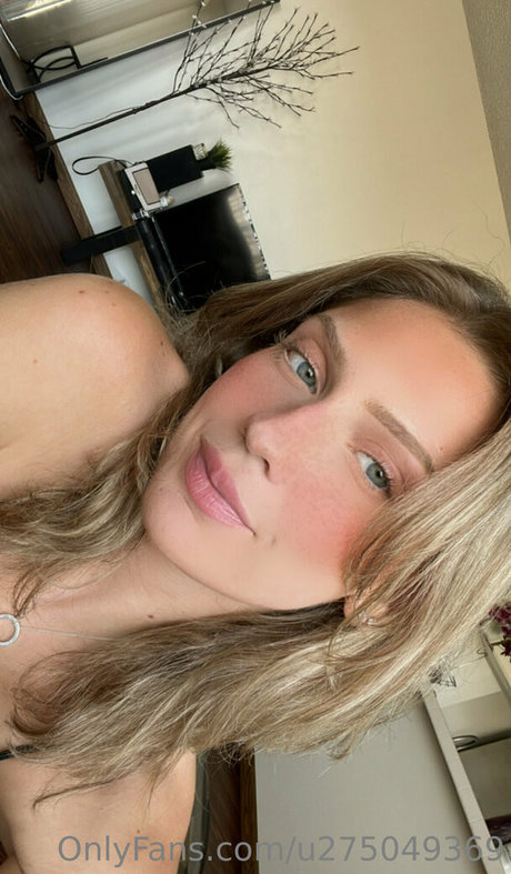 kenziecutie18 porn model archive