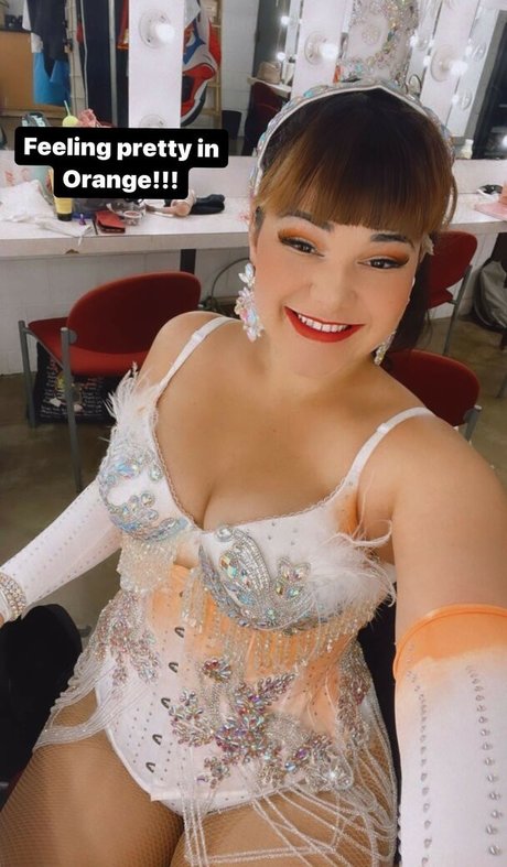 Maggie Renee sexy actress photos