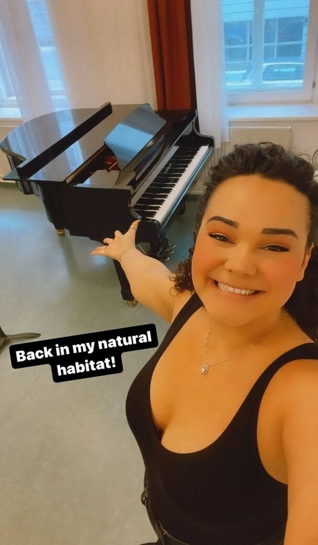 Maggie Renee model pretty pictures