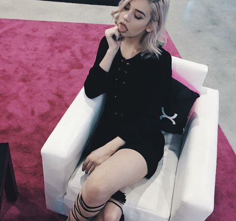 Amanda Steele pornstar erotic gallery