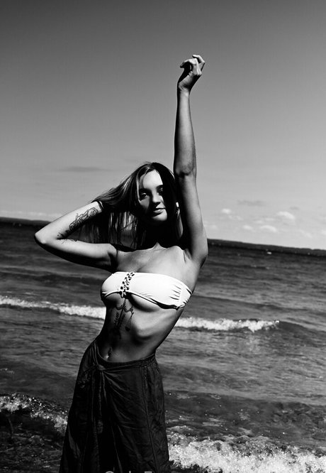 avacanary erotic actress picture